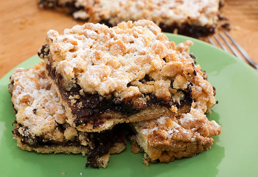 FINDRA's Favourite Recipes: Apple and currant crumble bars