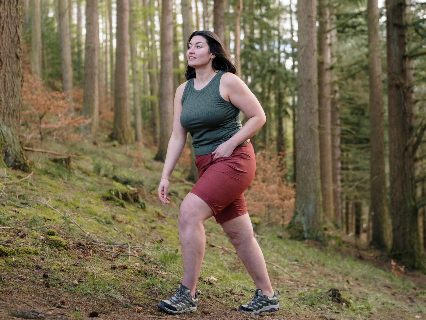 Women with a bicycle wearing FINDRA shorts