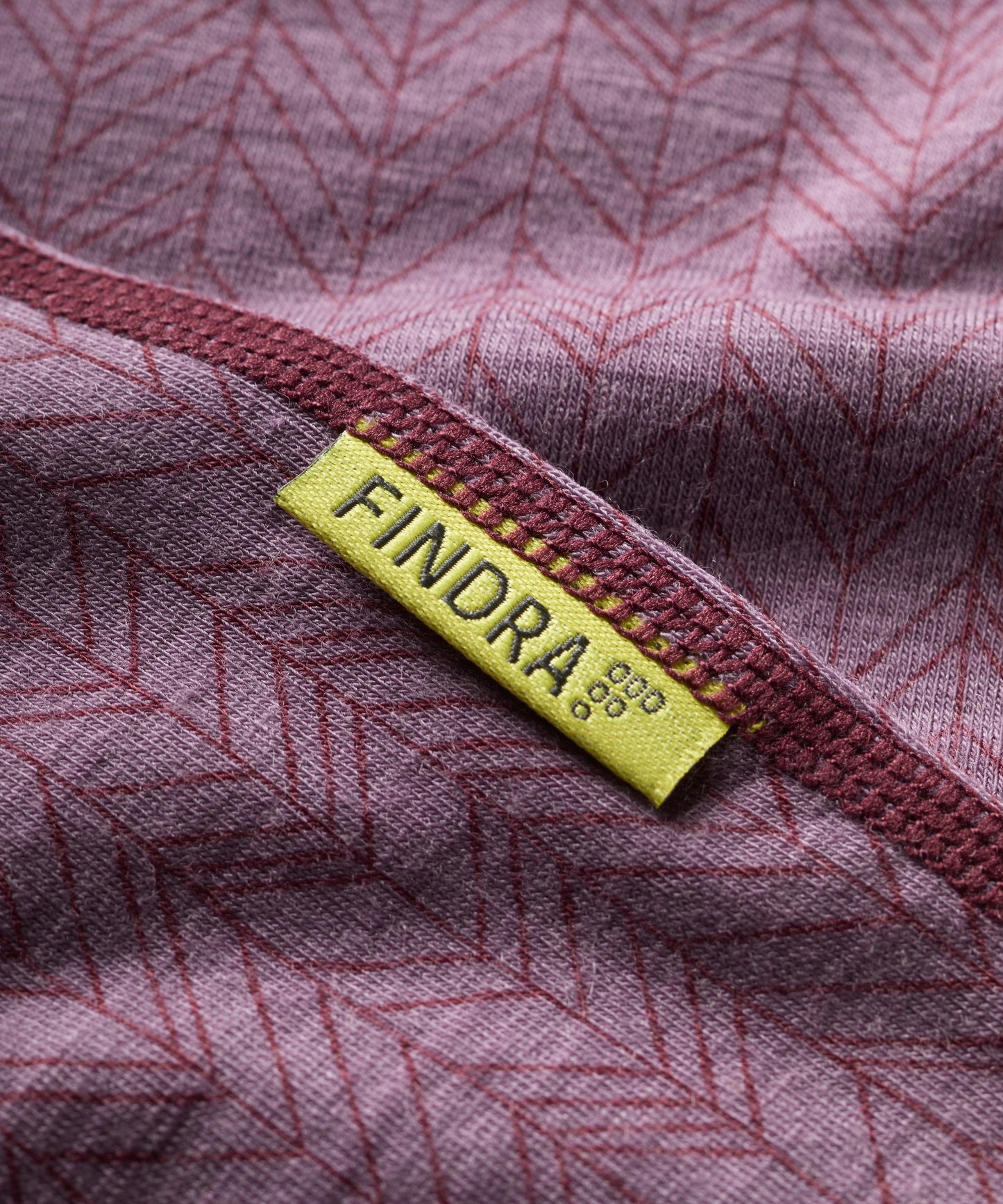 Close-up of a purple fabric with a yellow 'Findra' label.