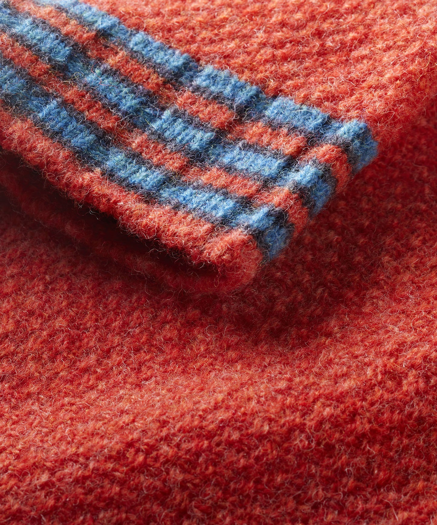 FINDRA  Betty Lambswool Beanie Inferno Detail