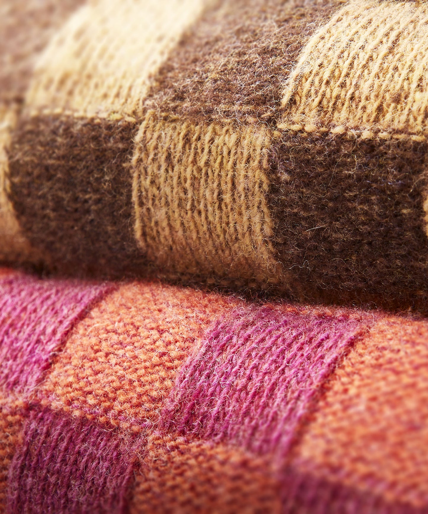FINDRA Lambswool Blanket Close Up